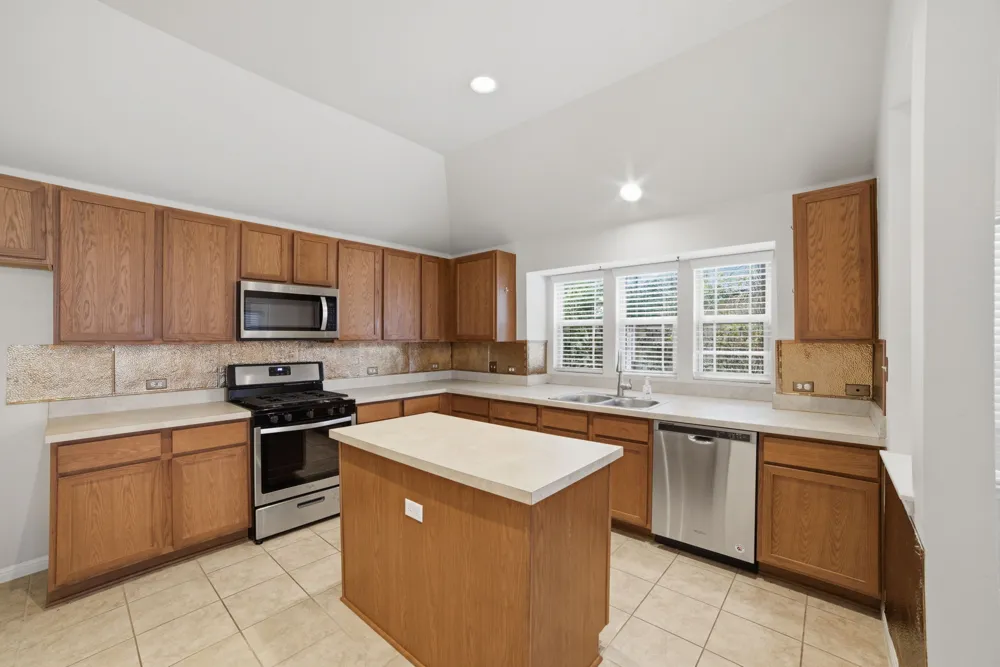 514 Nautical Loop Kyle, TX 78640