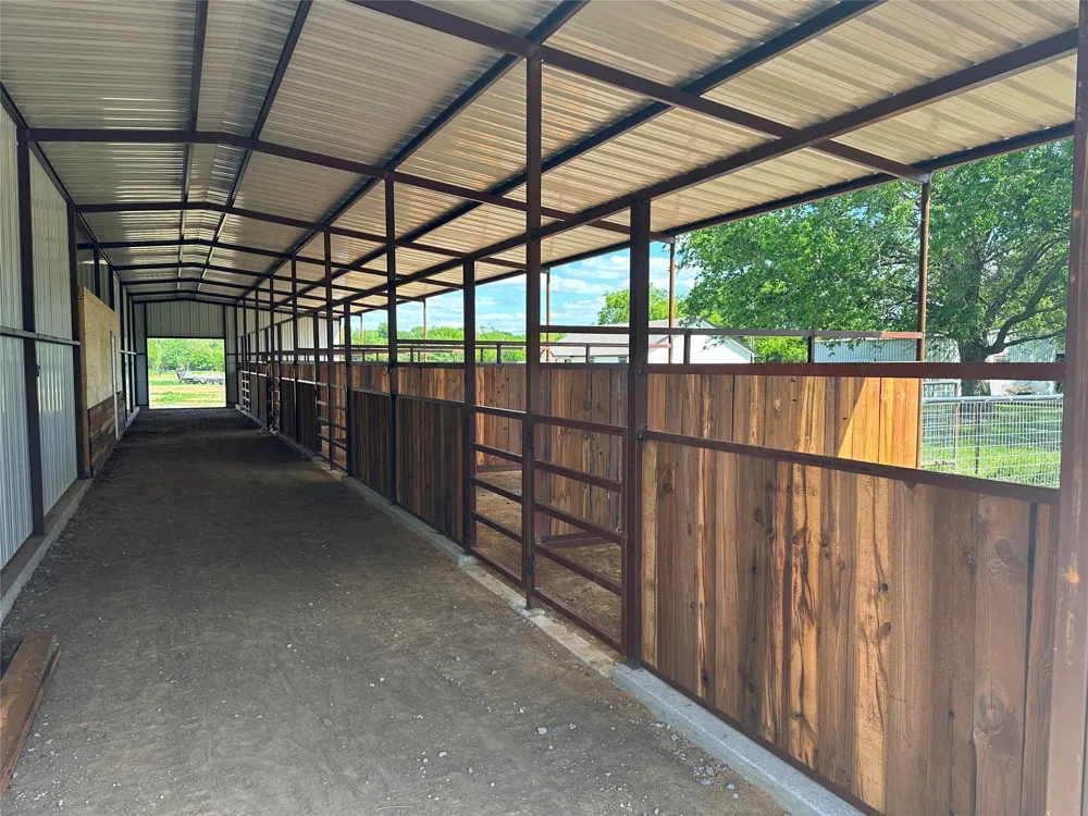 711 County Road 701 Cleburne, TX 76031