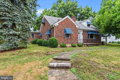 125 W GOVERNOR ROAD