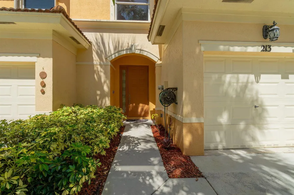 213 River Bluff Lane Royal Palm Beach, FL 33411