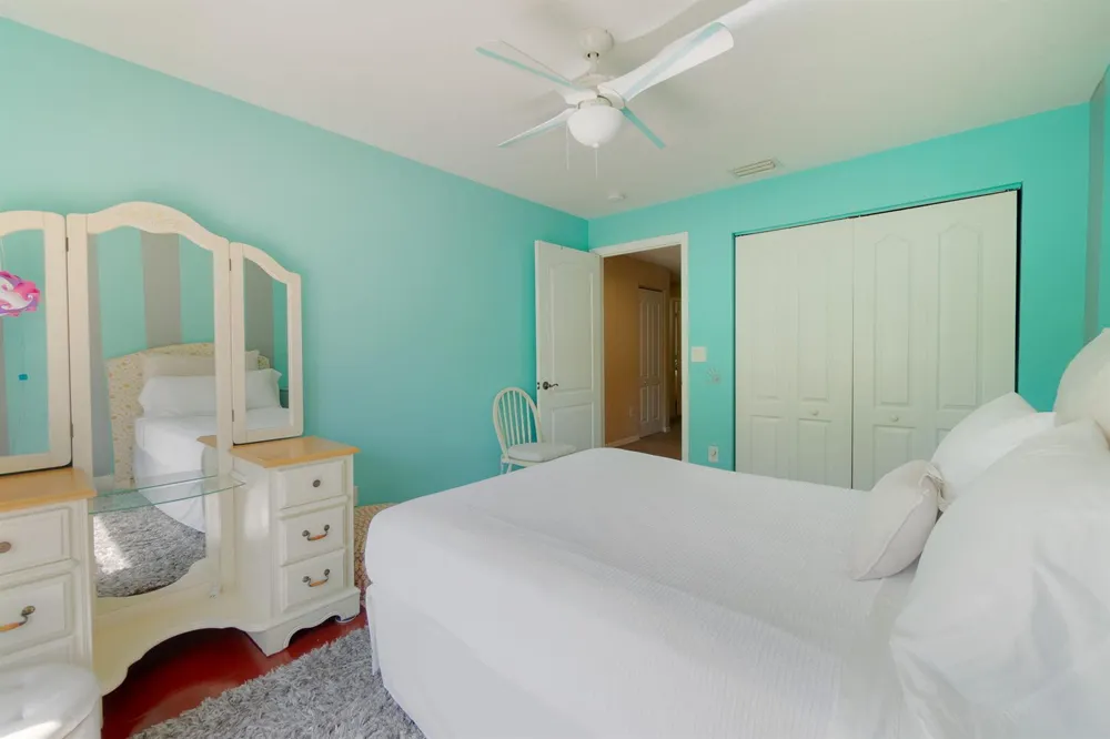 213 River Bluff Lane Royal Palm Beach, FL 33411