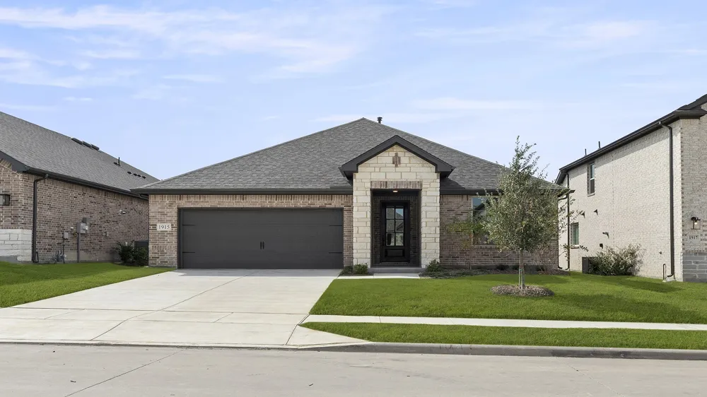 9113 Harrisburg Drive Fort Worth, TX 76036