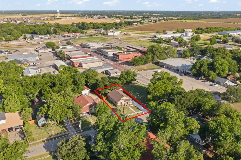102 S 4th Street Grandview, TX 76050