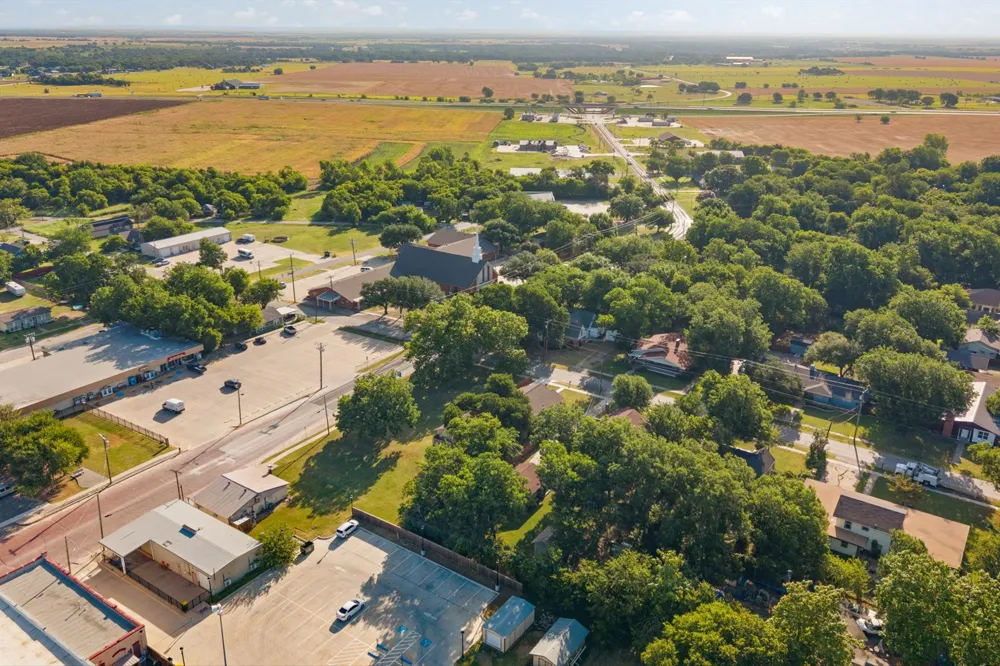 102 S 4th Street Grandview, TX 76050