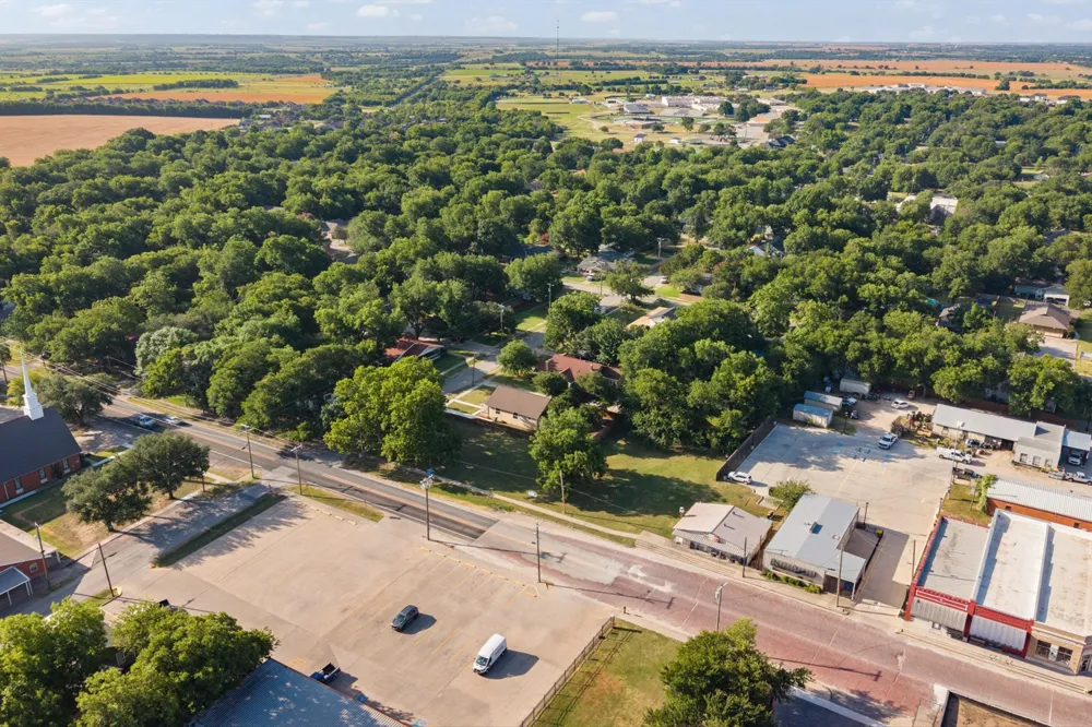 102 S 4th Street Grandview, TX 76050