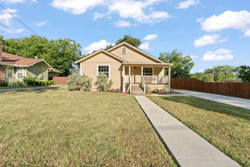 102 S 4th Street Grandview, TX 76050