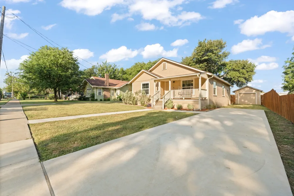 102 S 4th Street Grandview, TX 76050