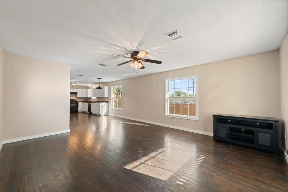 102 S 4th Street Grandview, TX 76050