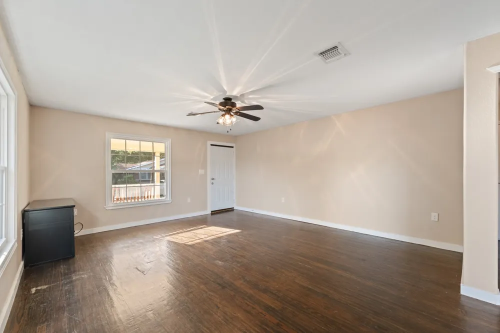 102 S 4th Street Grandview, TX 76050