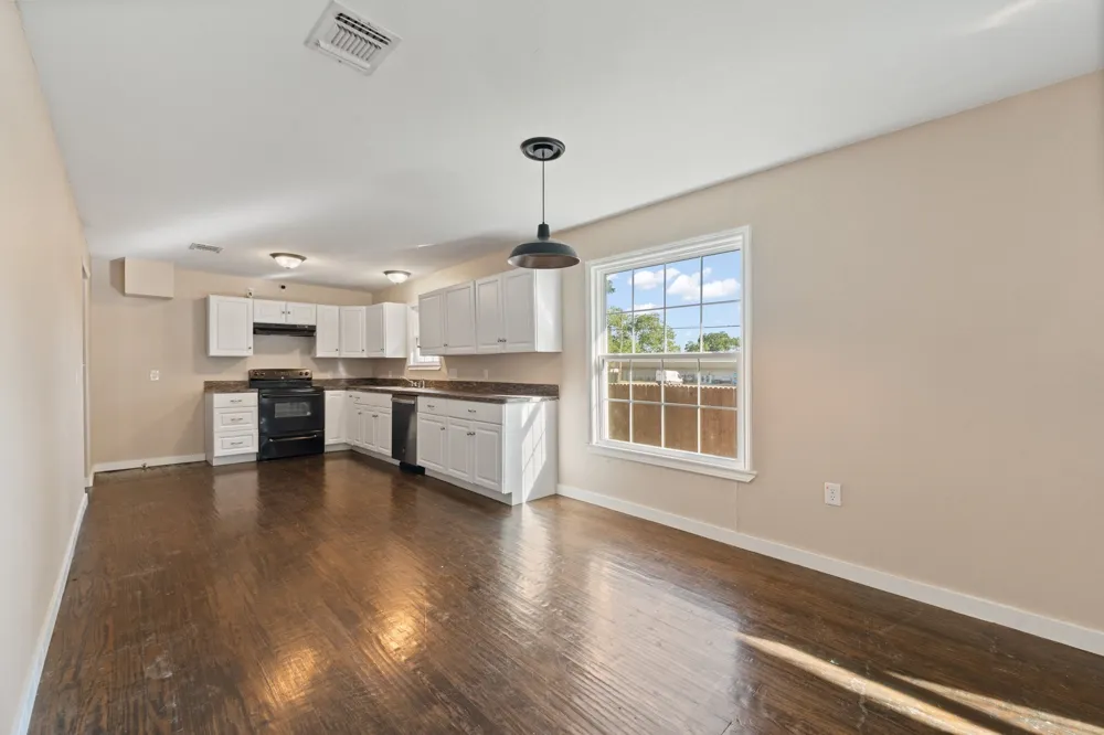 102 S 4th Street Grandview, TX 76050