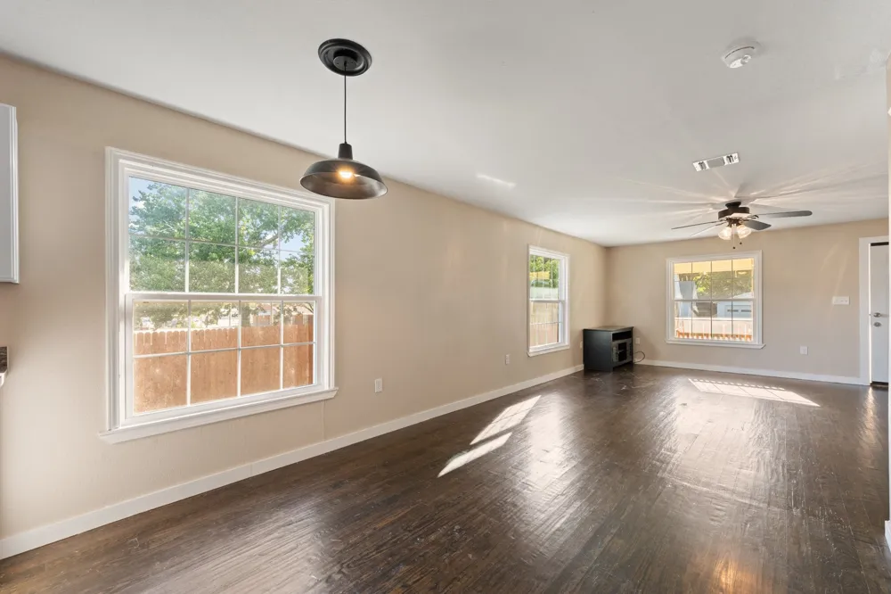 102 S 4th Street Grandview, TX 76050