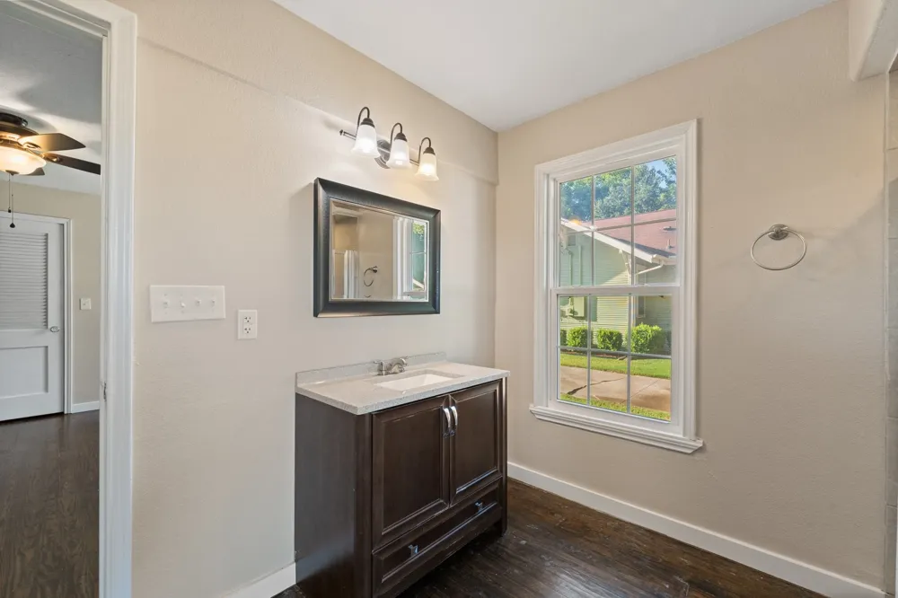 102 S 4th Street Grandview, TX 76050