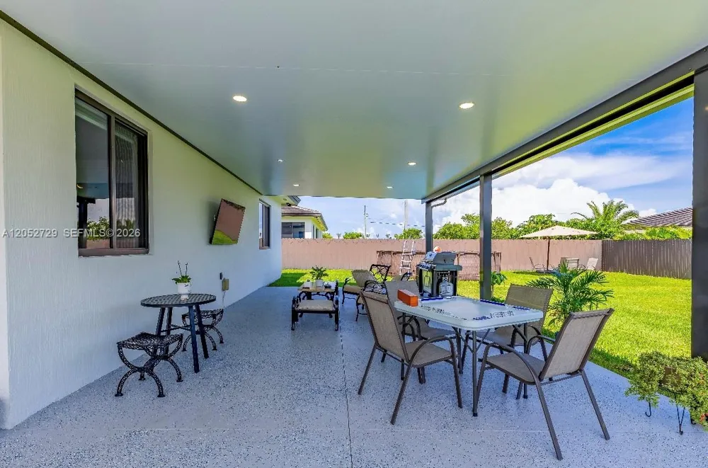 13218 SW 230th st Miami, FL 33170