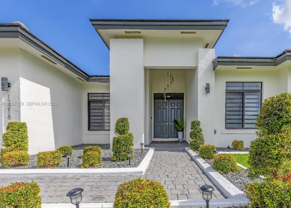 13218 SW 230th st Miami, FL 33170