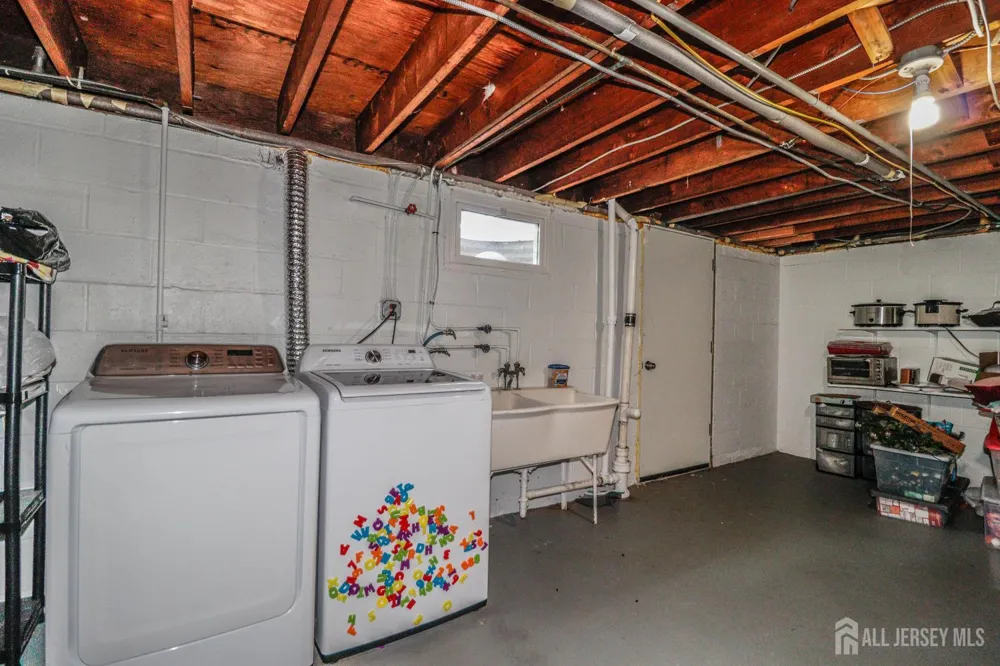 496 Outlook Avenue Colonia, NJ 07067