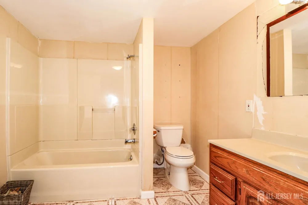 496 Outlook Avenue Colonia, NJ 07067