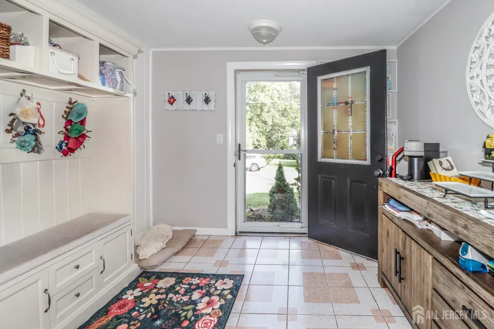 496 Outlook Avenue Colonia, NJ 07067