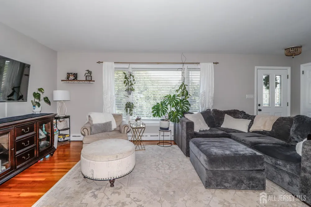 496 Outlook Avenue Colonia, NJ 07067