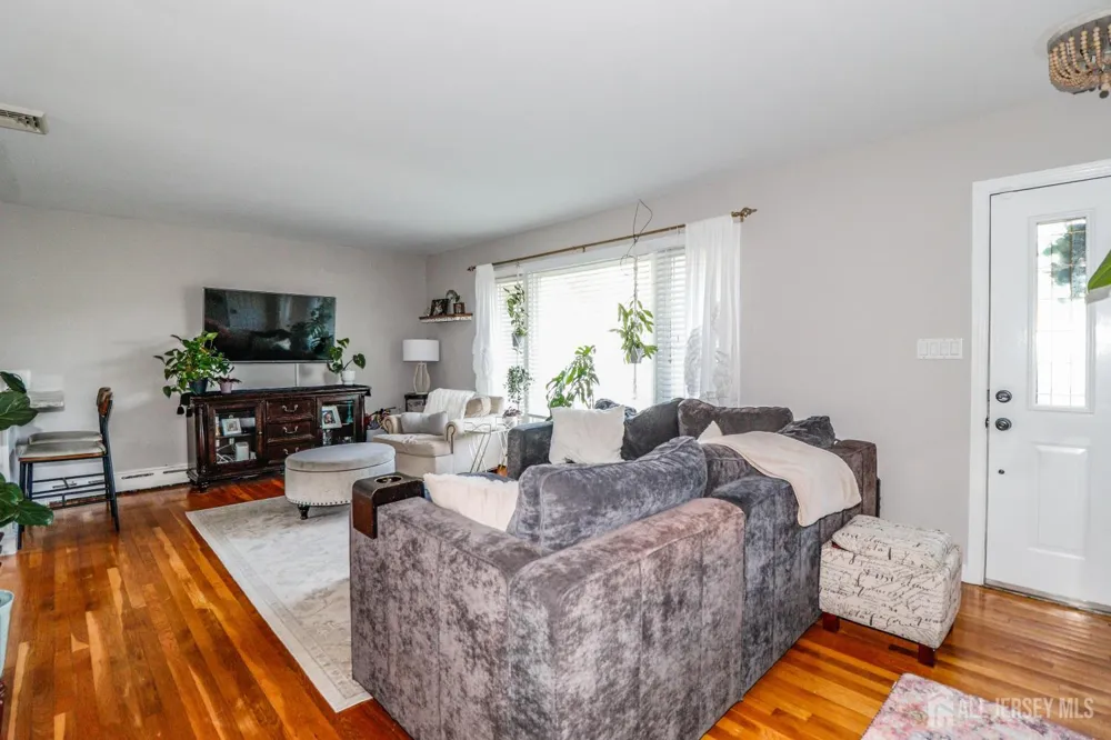 496 Outlook Avenue Colonia, NJ 07067