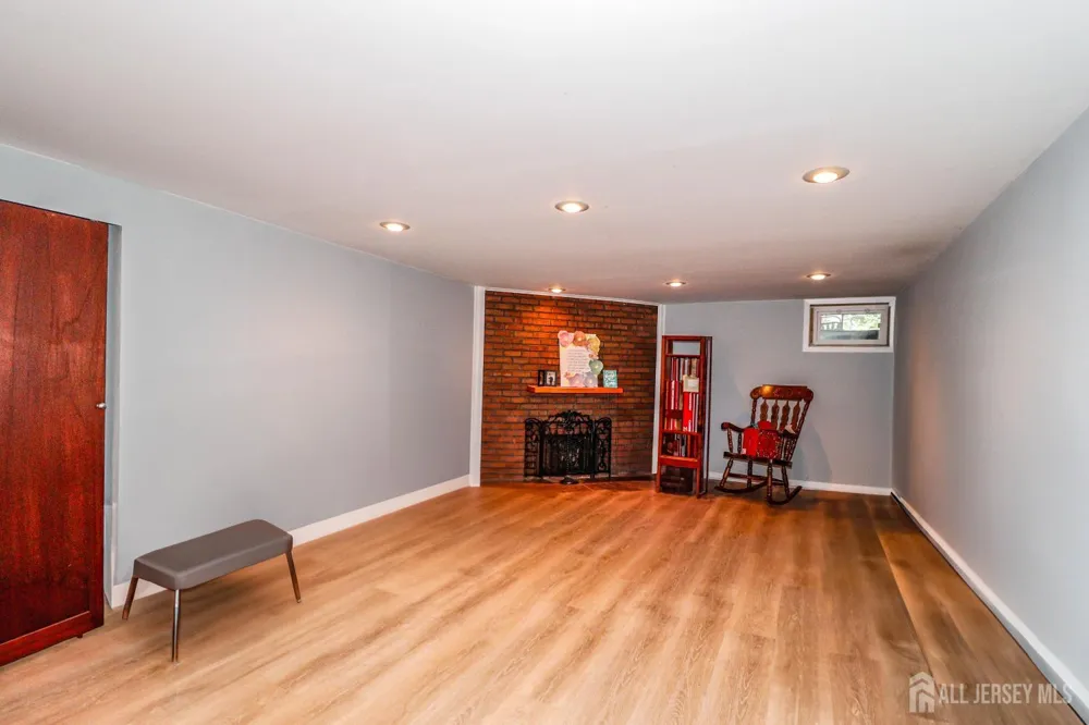 496 Outlook Avenue Colonia, NJ 07067
