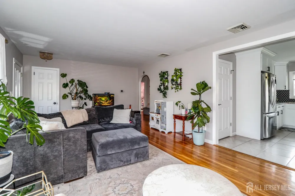 496 Outlook Avenue Colonia, NJ 07067