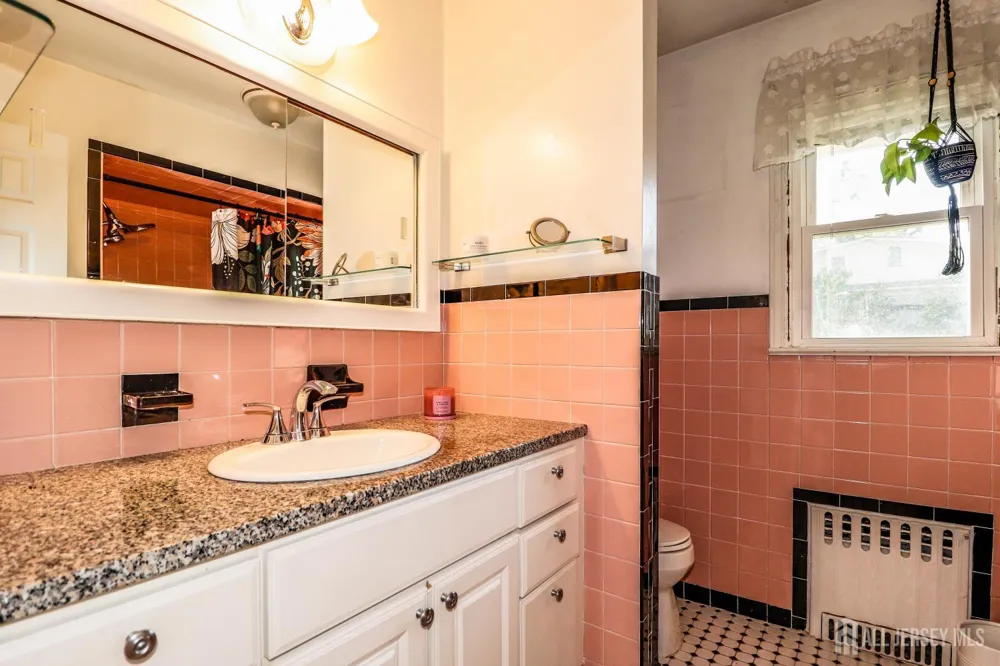496 Outlook Avenue Colonia, NJ 07067