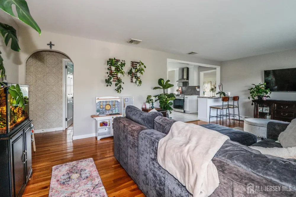 496 Outlook Avenue Colonia, NJ 07067