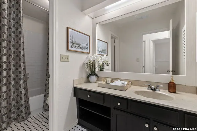 11206 Blue Waters Helotes, TX 78023