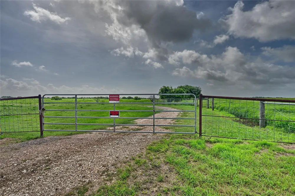 290 Henry Garza Ln Street Tivoli, TX 77990