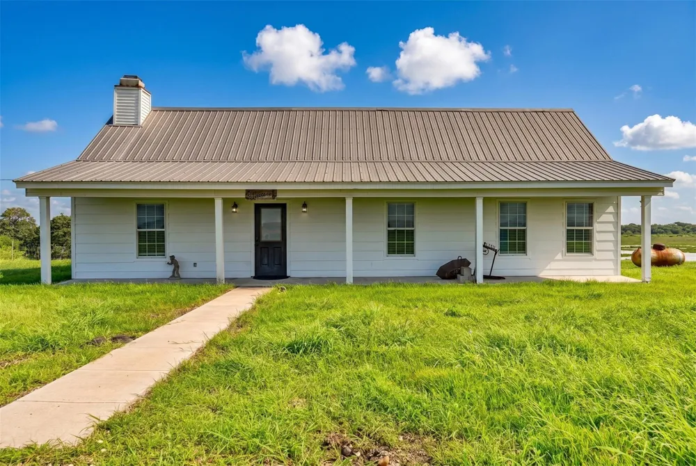 290 Henry Garza Ln Street Tivoli, TX 77990