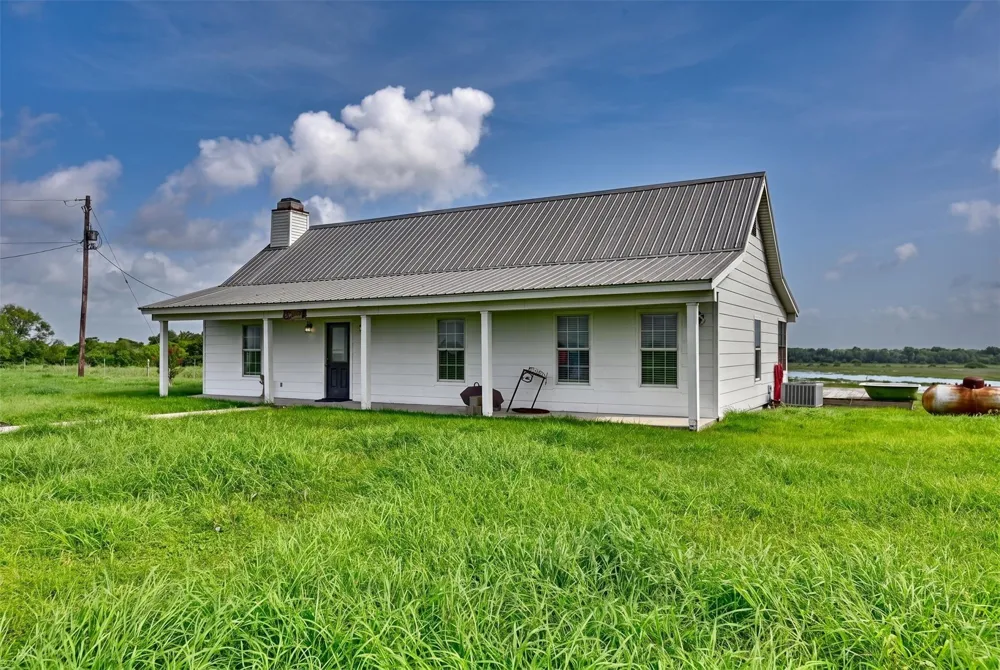290 Henry Garza Ln Street Tivoli, TX 77990