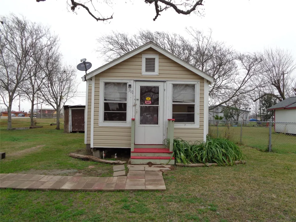 310 S Avenue D Freeport, TX 77541