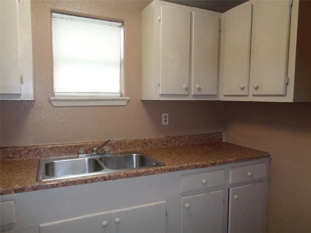 310 S Avenue D Freeport, TX 77541