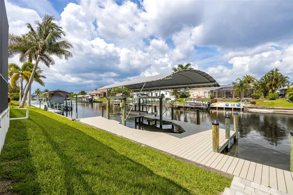3619 SE 16TH PLACE Cape Coral, FL 33904