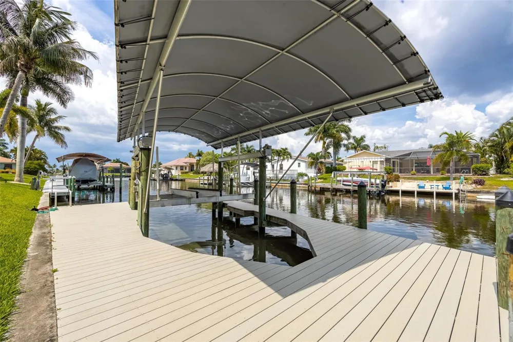 3619 SE 16TH PLACE Cape Coral, FL 33904