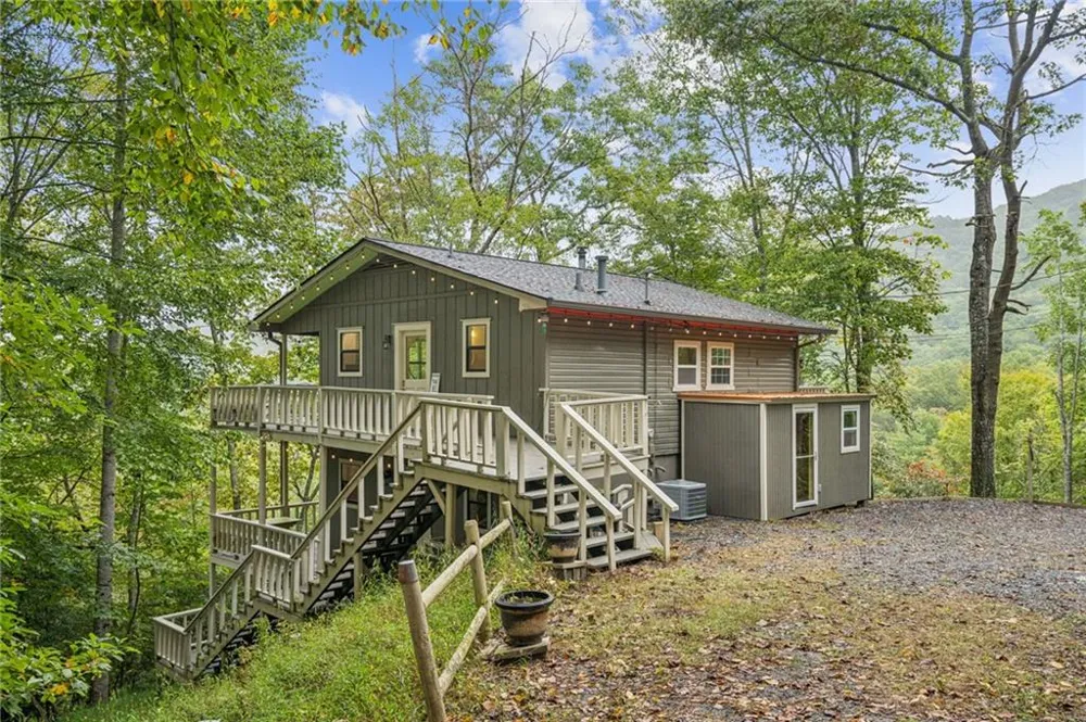 4113 White Oak Drive Hiawassee, GA 30546