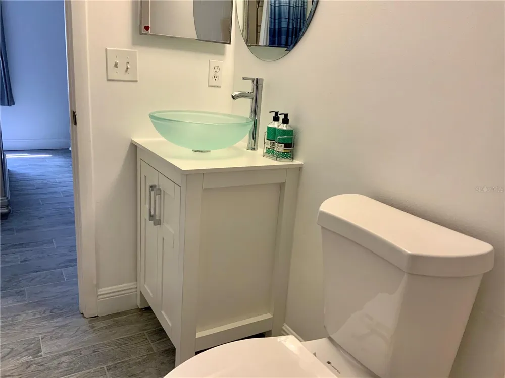 3213 BENEVA ROAD #204 Sarasota, FL 34232