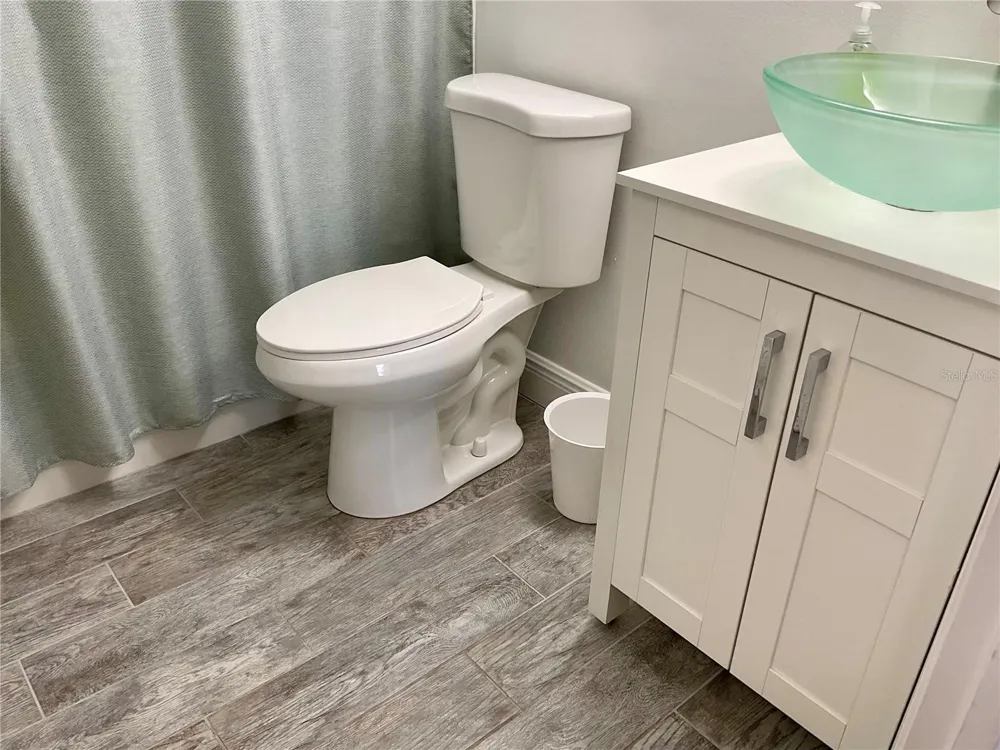 3213 BENEVA ROAD #204 Sarasota, FL 34232
