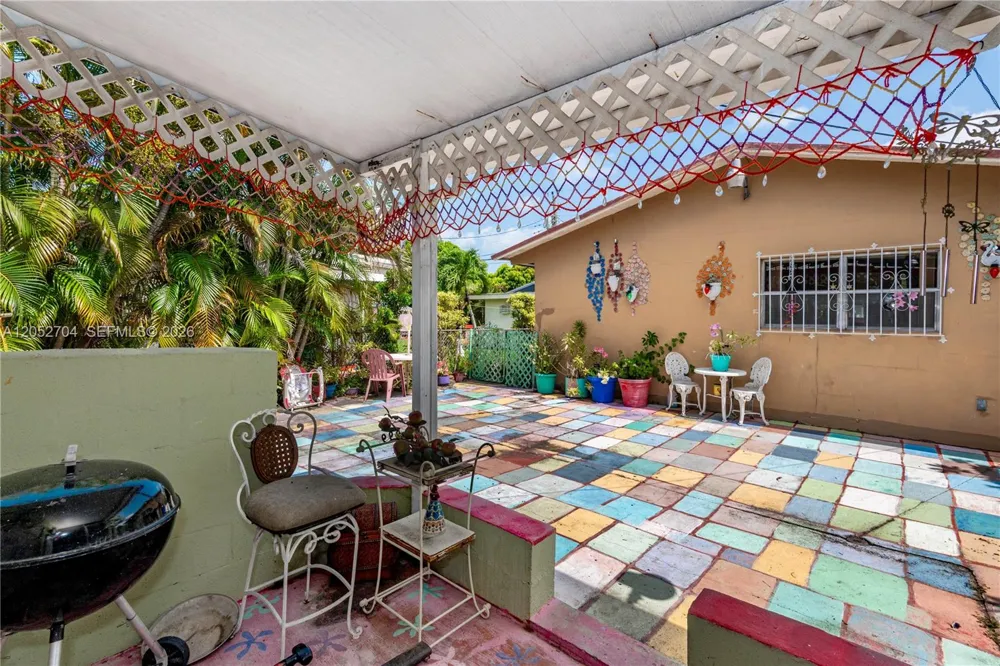225 E 43rd St Hialeah, FL 33013