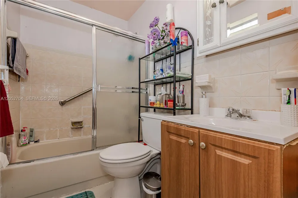225 E 43rd St Hialeah, FL 33013