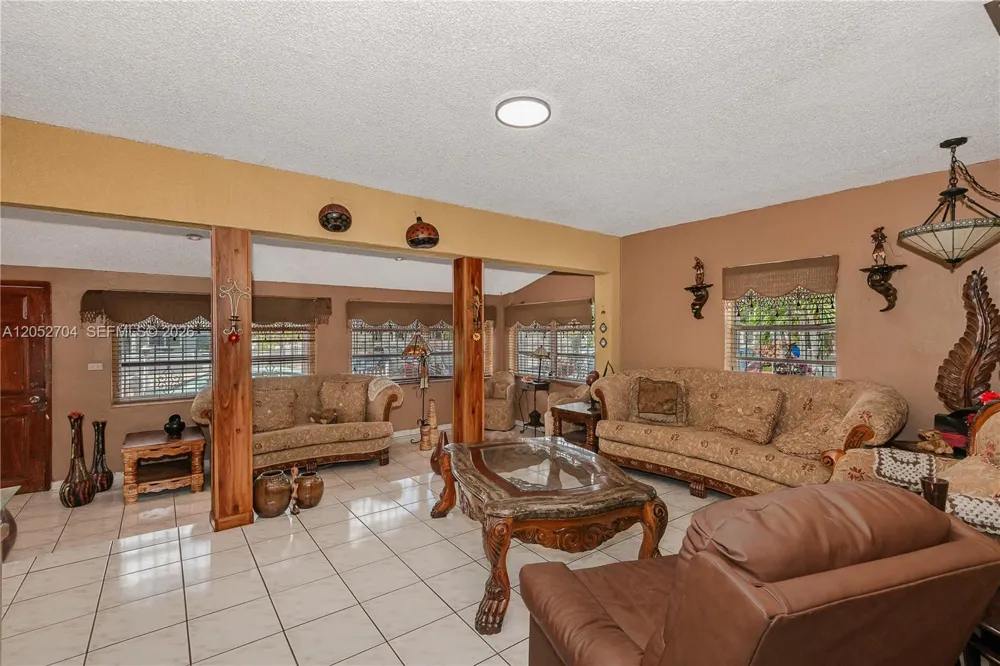 225 E 43rd St Hialeah, FL 33013