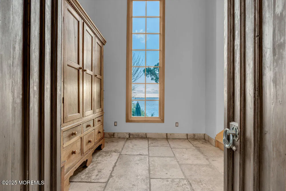 18 Belvidere Road Atlantic Highlands, NJ 07716