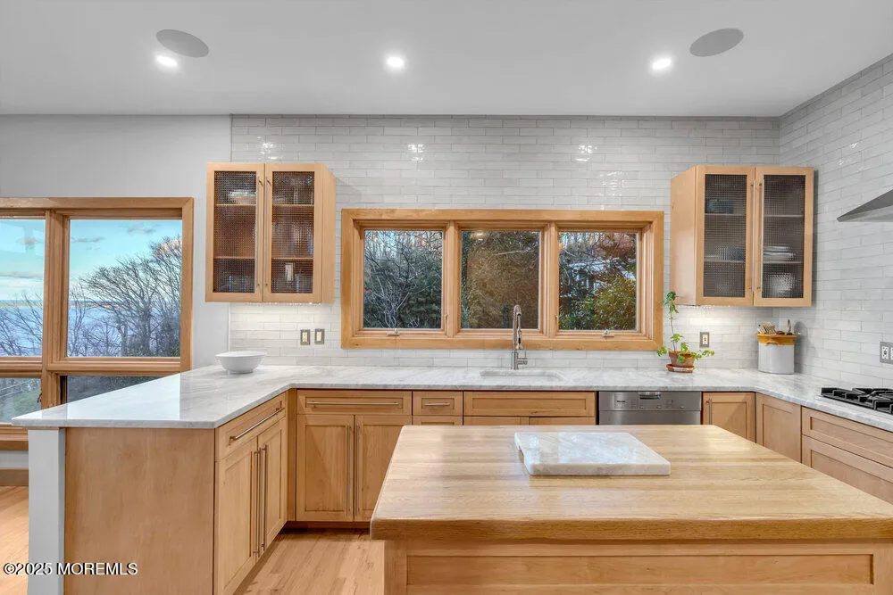 18 Belvidere Road Atlantic Highlands, NJ 07716
