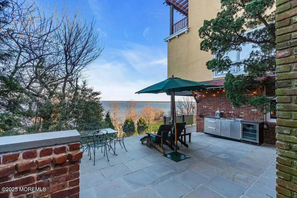 18 Belvidere Road Atlantic Highlands, NJ 07716