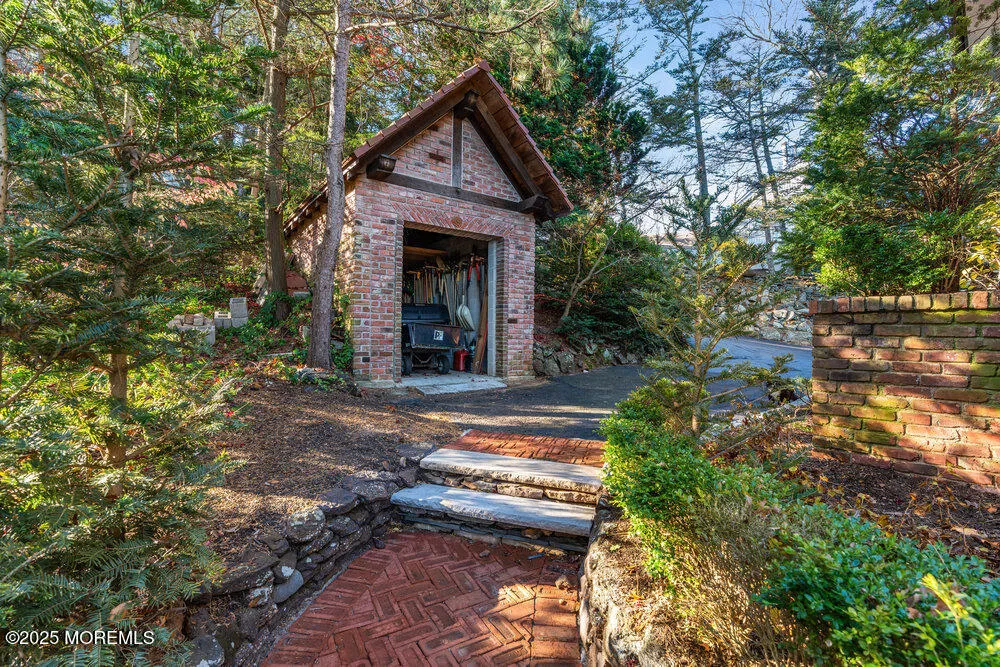18 Belvidere Road Atlantic Highlands, NJ 07716