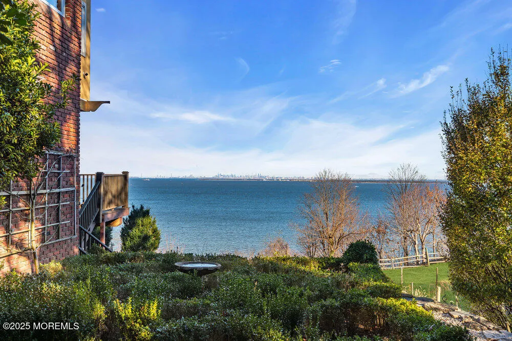 18 Belvidere Road Atlantic Highlands, NJ 07716