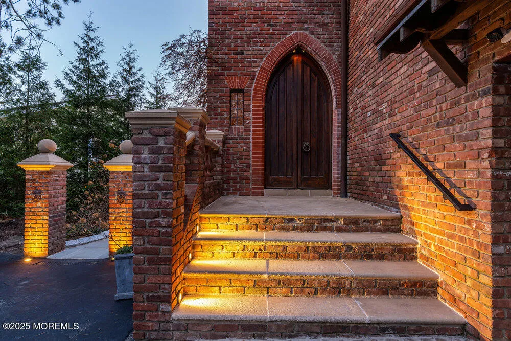 18 Belvidere Road Atlantic Highlands, NJ 07716
