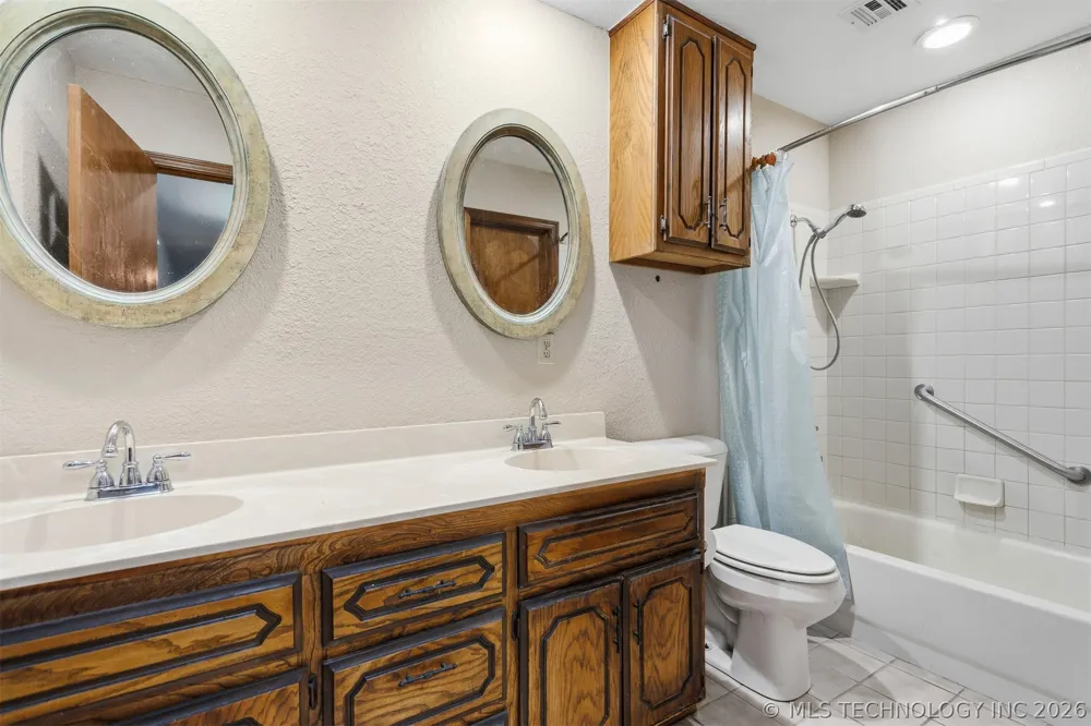 617 Wallace NW Ardmore, OK 73401