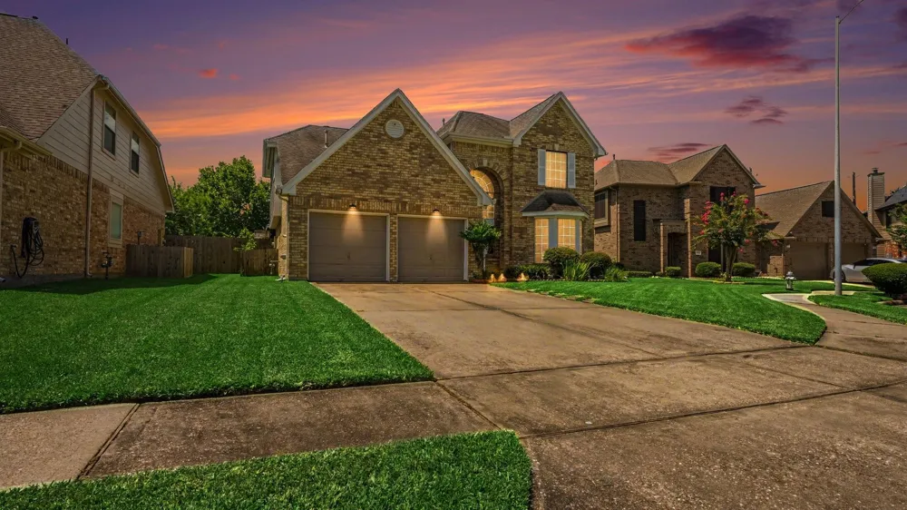 1927 Pinewood Court Baytown, TX 77521