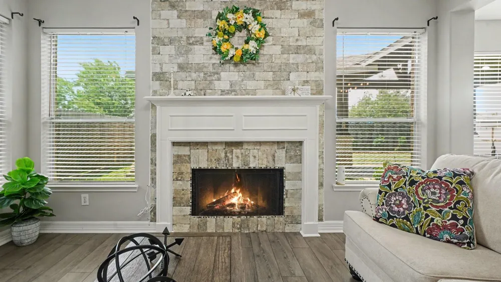 1927 Pinewood Court Baytown, TX 77521